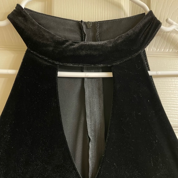 Boutique black velvet jumpsuit size 3 - Picture 2 of 4